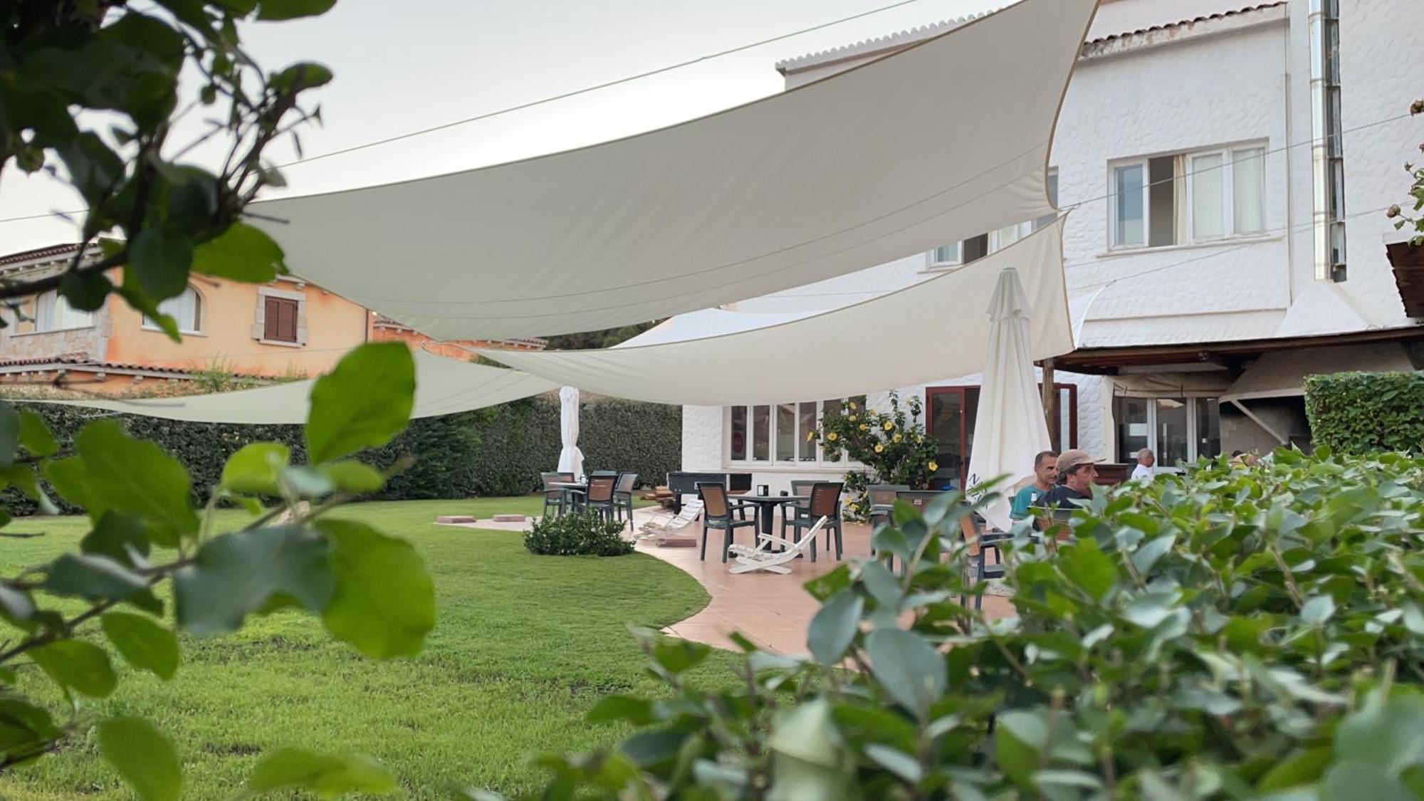 Hotel Al Faro Spiaggia La Cinta Santeodoro Сан Теодоро Екстериор снимка